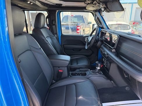 Used 2024 Jeep Gladiator Sport image 13