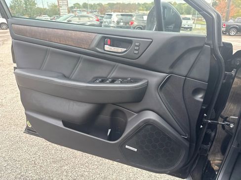 Used 2018 Subaru Outback 3.6R Limited image 23