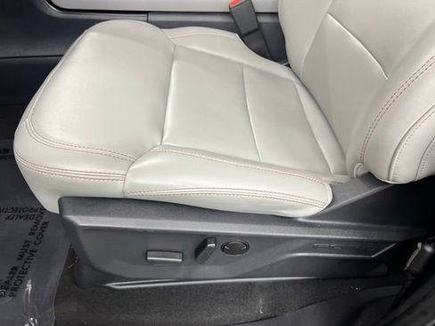 Used 2025 Ford Expedition Active AWD/4WD image 17