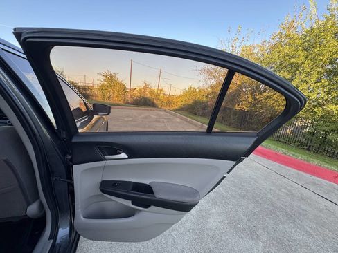 Used 2011 Honda Accord LX-P image 21