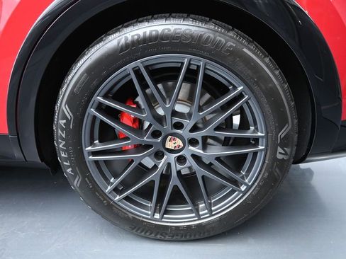 Certified 2026 Porsche Cayenne GTS AWD/4WD image 9