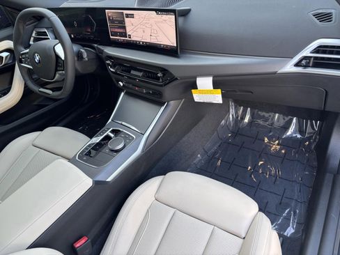 Used 2025 BMW 230i Coupe w/ Premium Package image 25