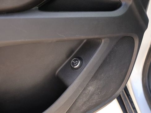 Used 2020 Chevrolet Traverse LT FWD image 17