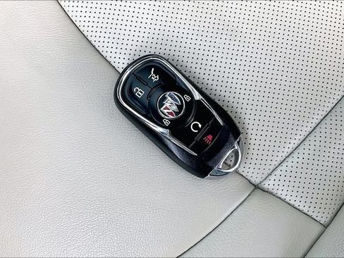 Used 2020 Buick Enclave Essence w/ LPO, Luxury Package FWD image 11