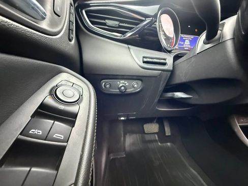 Used 2021 Buick Encore GX Essence w/ Advanced Technology Package FWD image 19