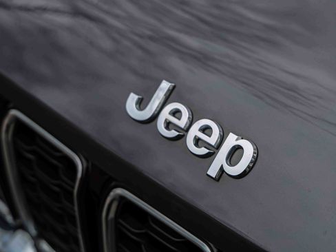 Used 2024 Jeep Grand Cherokee Limited image 31