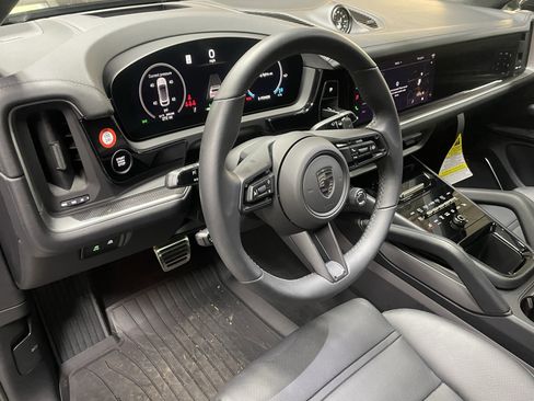 Used 2026 Porsche Cayenne Turbo image 10