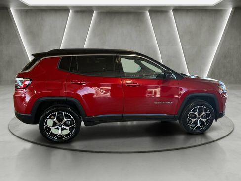Used 2025 Jeep Compass Limited AWD/4WD image 6