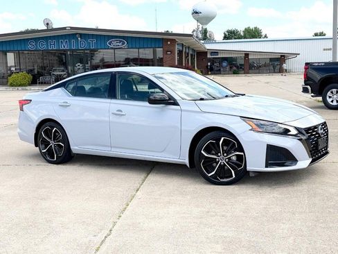 Used 2023 Nissan Altima 2.5 SR FWD image 3