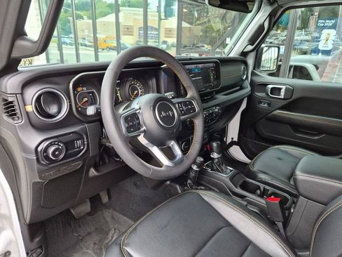 Used 2024 Jeep Wrangler Unlimited Sahara w/ Technology Group AWD/4WD image 13