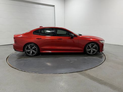 Used 2019 Volvo S60 T6 R-Design image 32