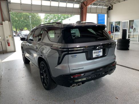 New 2026 Chevrolet Traverse RS w/ LPO, Floor Liner Package FWD image 11