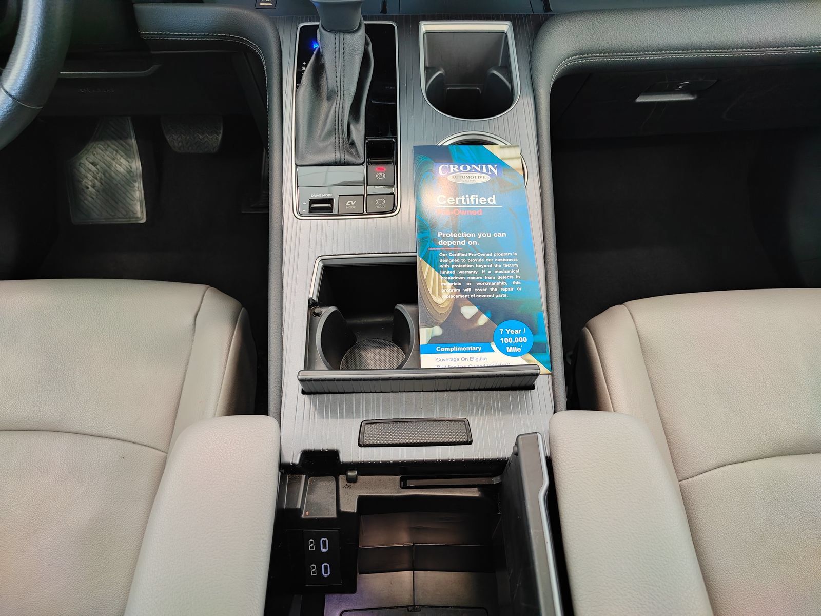 Used 2025 Toyota Sienna XLE FWD image 29