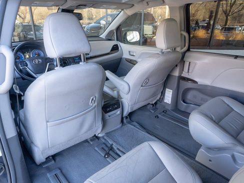 Used 2019 Toyota Sienna AWD image 18