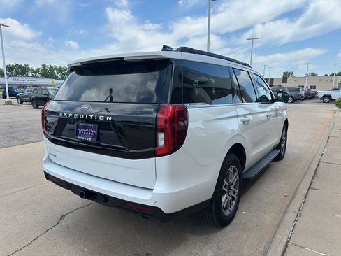 Used 2025 Ford Expedition Active AWD/4WD image 5