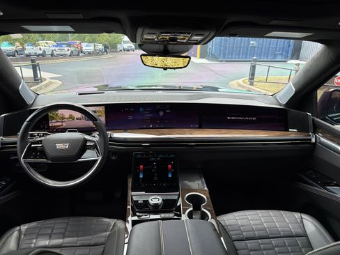 Used 2026 Cadillac Escalade Platinum Sport w/ LPO, Floor Liner Package AWD/4WD image 47