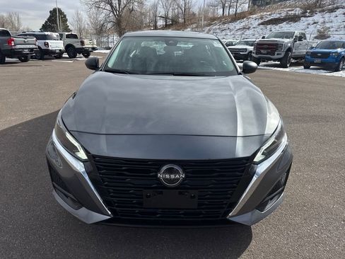 Used 2024 Nissan Altima 2.5 SV FWD image 2