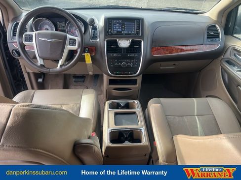 Used 2016 Chrysler Town & Country Touring image 30
