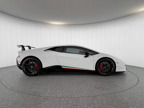 Used 2018 Lamborghini Huracan Performante AWD/4WD image 7