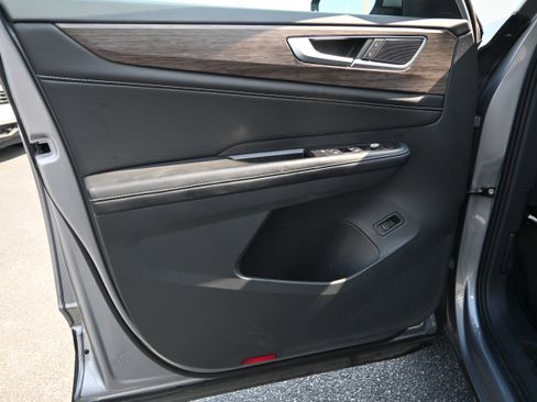 Used 2024 Volkswagen Atlas SEL image 16