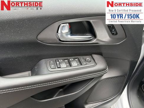 New 2026 Chrysler Pacifica Select image 17