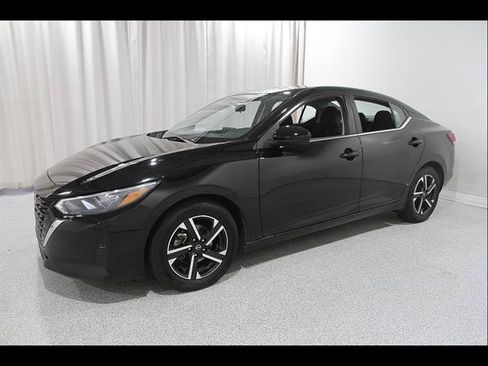 Used 2024 Nissan Sentra SV FWD image 3