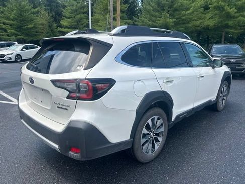 Used 2023 Subaru Outback Touring AWD/4WD image 5