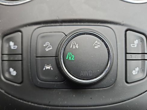 Used 2023 GMC Terrain SLE w/ Driver Convenience Package image 25