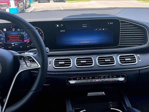 Used 2025 Mercedes-Benz GLS 450 4MATIC image 6