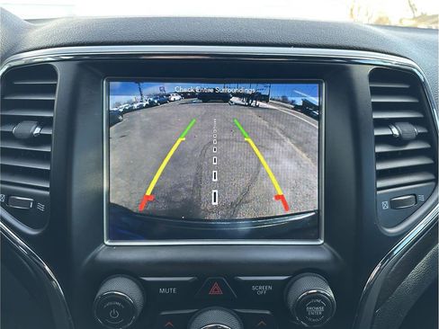 Used 2018 Jeep Grand Cherokee Altitude image 25