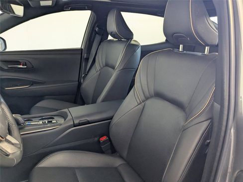 Used 2023 Toyota Crown Limited image 11