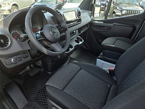 Used 2025 Mercedes-Benz Sprinter 2500 image 12
