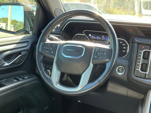 Used 2021 GMC Yukon Denali w/ Denali Premium Package image 29