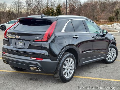 Used 2023 Cadillac XT4 Luxury w/ Cold Weather Package image 7