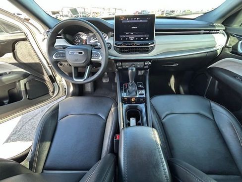 Used 2023 Jeep Compass Limited image 18