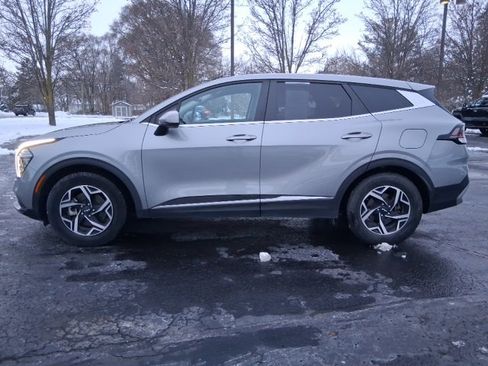 Used 2024 Kia Sportage LX image 3