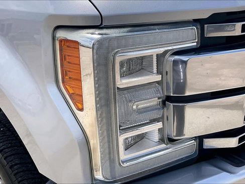 Used 2017 Ford F250 Platinum w/ FX4 Off-Road Package AWD/4WD image 33