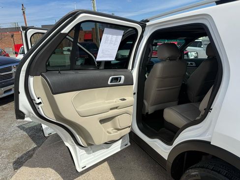 Used 2013 Ford Explorer XLT image 30