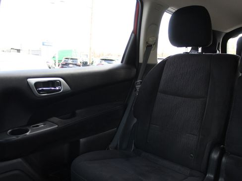Used 2016 Nissan Pathfinder SV image 12