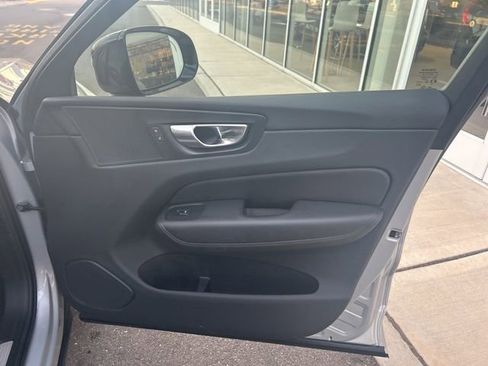 Certified 2025 Volvo XC60 B5 Plus AWD/4WD image 14