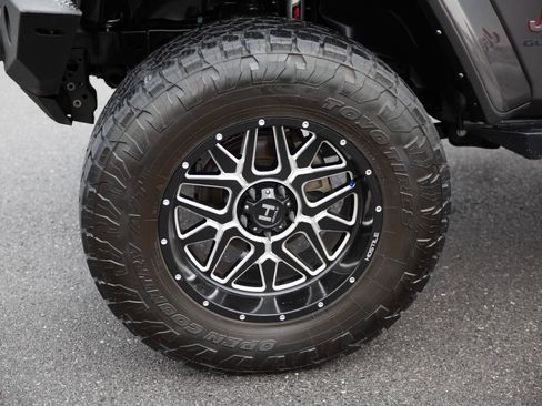 Used 2022 Jeep Gladiator Rubicon w/ Cold Weather Group AWD/4WD image 10