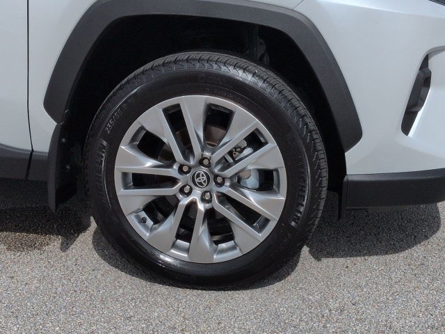 Used 2025 Toyota RAV4 Limited FWD image 11