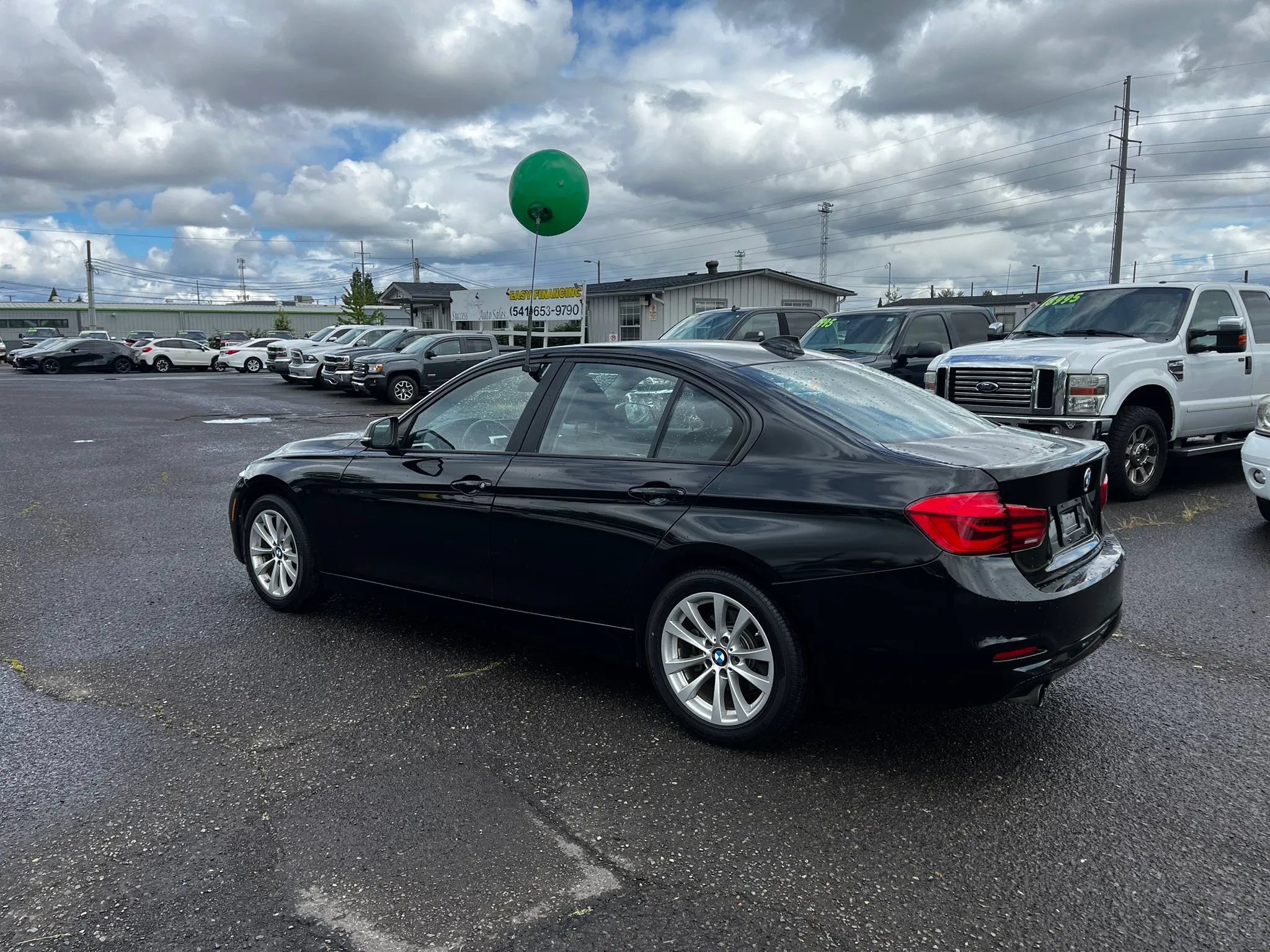 Used 2017 BMW 320i Sedan RWD image 5