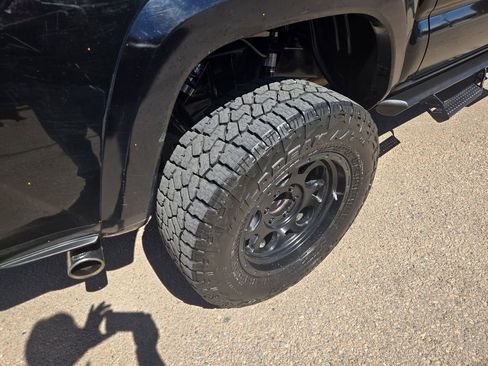 Used 2018 Toyota Tacoma TRD Sport w/ Technology Package image 23