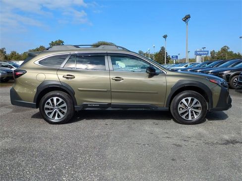 Used 2025 Subaru Outback Premium w/ Popular Package #1A image 3