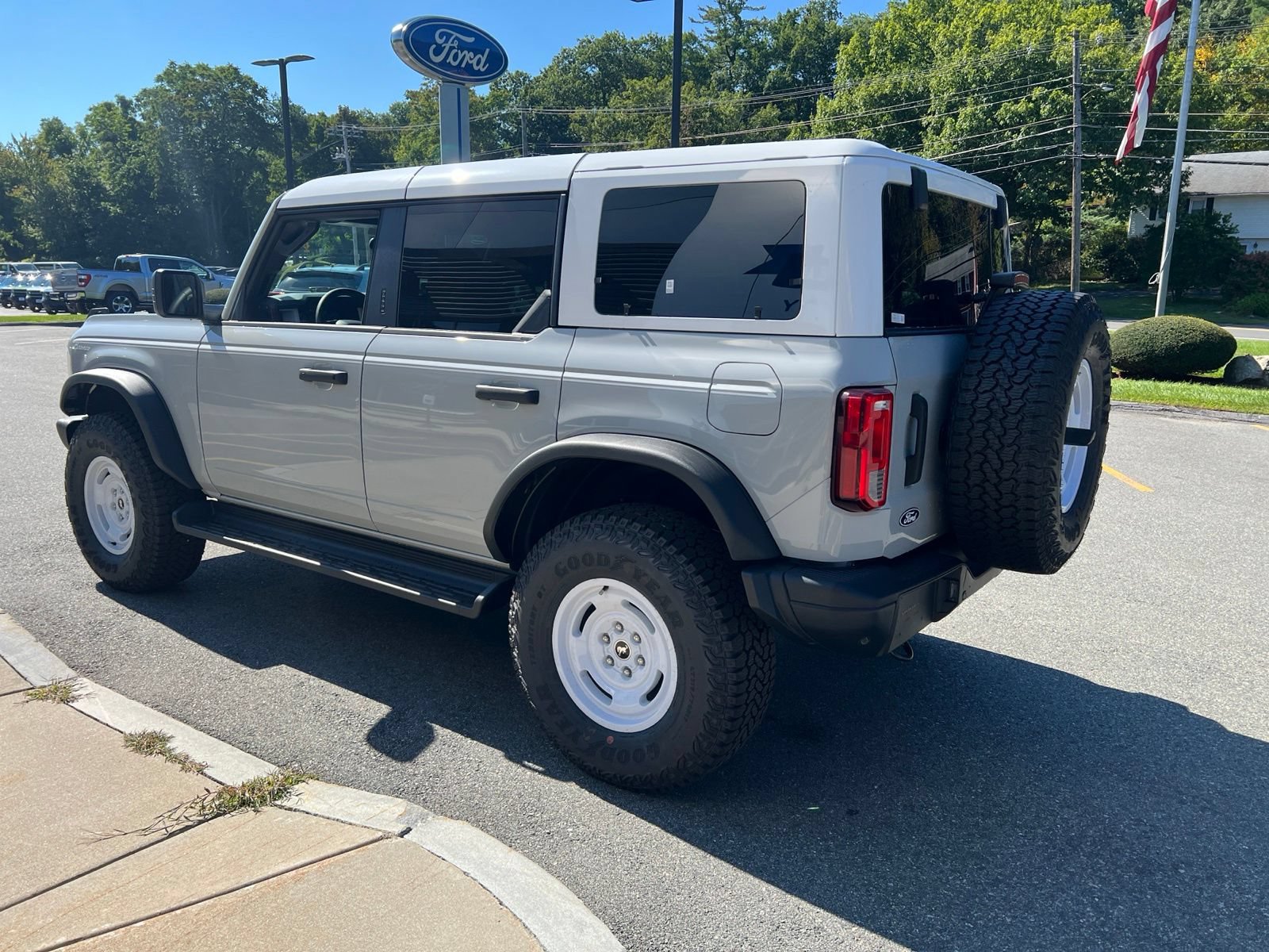 New 2026 Ford Bronco Heritage Edition AWD/4WD image 4