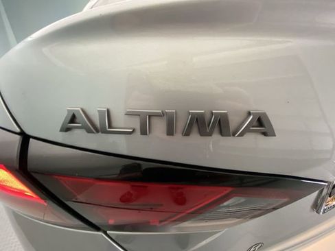 Used 2024 Nissan Altima 2.5 SR FWD image 25