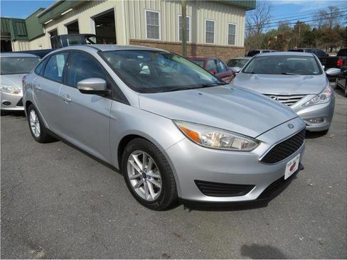 Used 2015 Ford Focus SE image 18