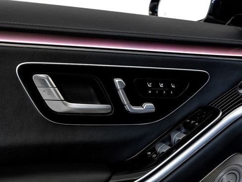 Used 2022 Mercedes-Benz S 580 4MATIC Sedan w/ AMG Line Package image 39