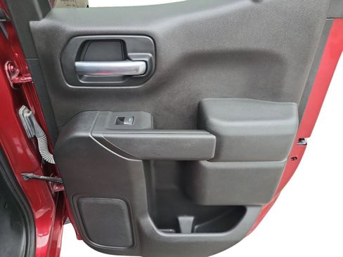 Used 2020 Chevrolet Silverado 1500 Custom w/ Custom Value Package image 21